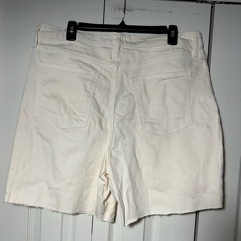 A New Day creme Jean shorts size 14/32R